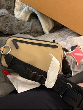 Oleada Tan Crossbody Bag with Adjustable Strap